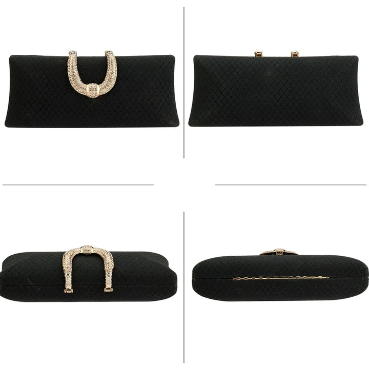Bolsa feminina preta pequena com detalhe dourado luxuoso em strass e corrente fina, acessório essencial para compor um visual sofisticado - loja Bolsa Clutch