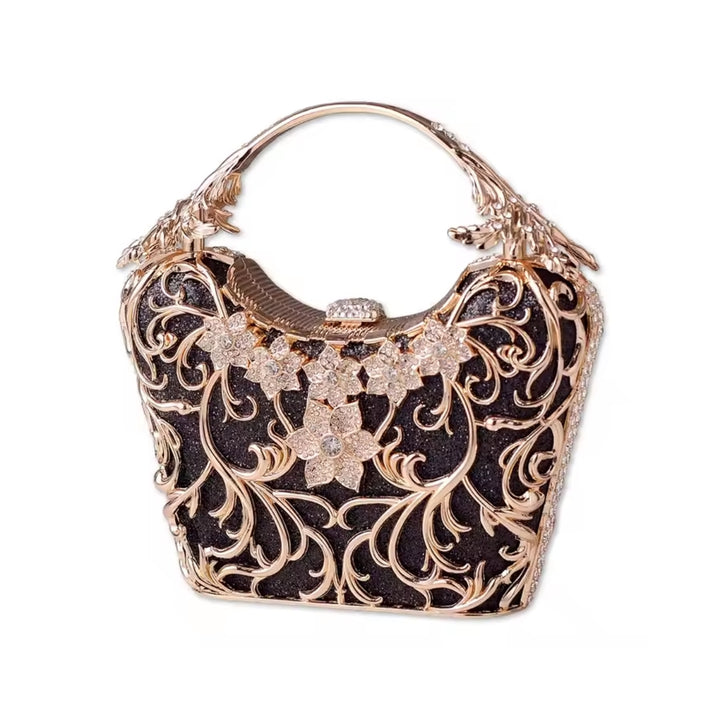 Bolsa clutch festa preta com acabamento metálico dourado rendado, alça rígida escultural e aplicação de flores em strass, design exuberante e sofisticado – loja Bolsa Clutch