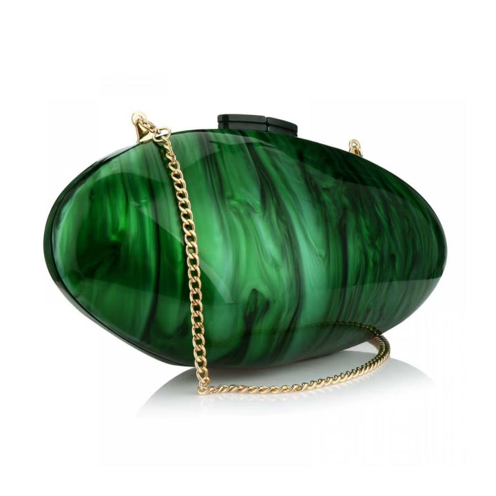 Bolsa clutch verde esmeralda com efeito perolado marmorizado e alça dourada fina, ideal para eventos sofisticados e festas elegantes – loja Bolsa Clutch.