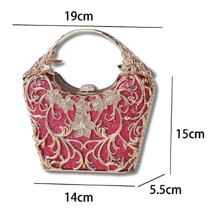 Medidas externas da Bolsa feminina clutch festa vermelha com acabamento metálico rendado, alça rígida escultural e aplicação de flores em strass, design exuberante e sofisticado – loja Bolsa Clutch