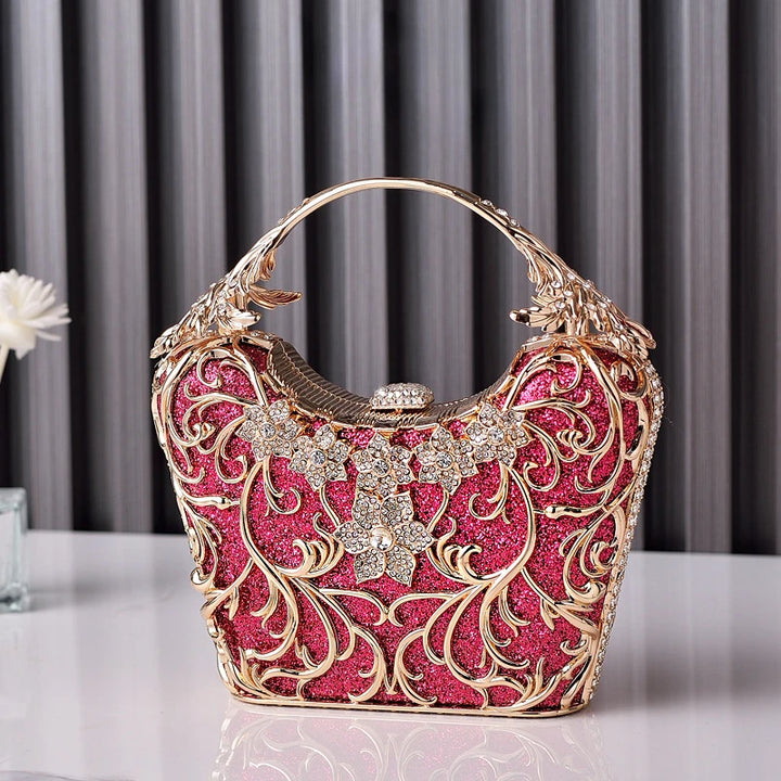 Bolsa feminina clutch festa vermelha com acabamento metálico rendado, alça rígida escultural e aplicação de flores em strass, design exuberante e sofisticado – loja Bolsa Clutch